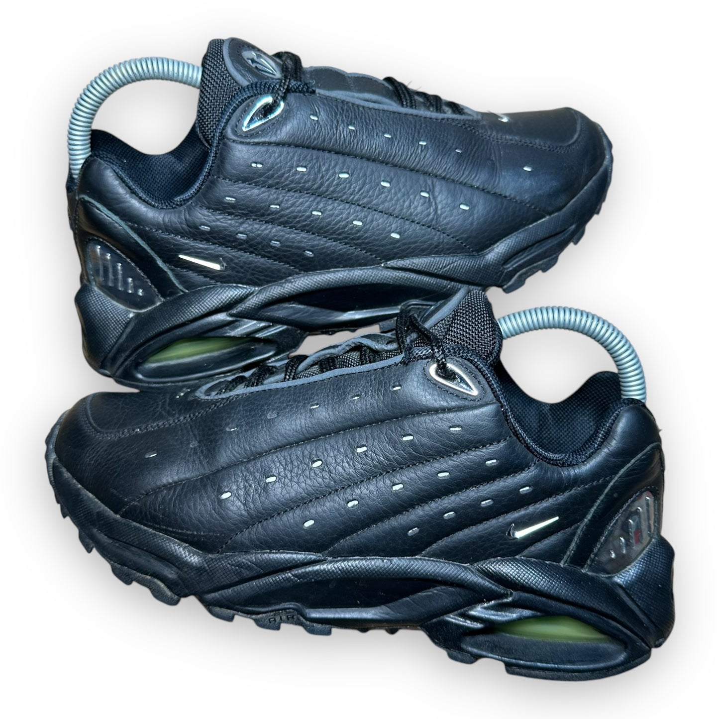EU40 - US7 - UK6 • Hot Step Air Terra NOCTA Triple Black