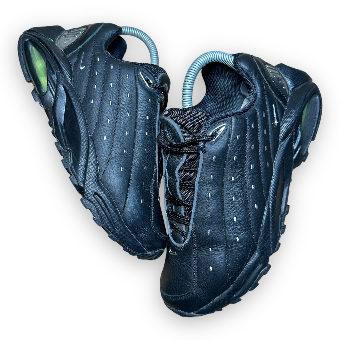 EU40 - US7 - UK6 • Hot Step Air Terra NOCTA Triple Black