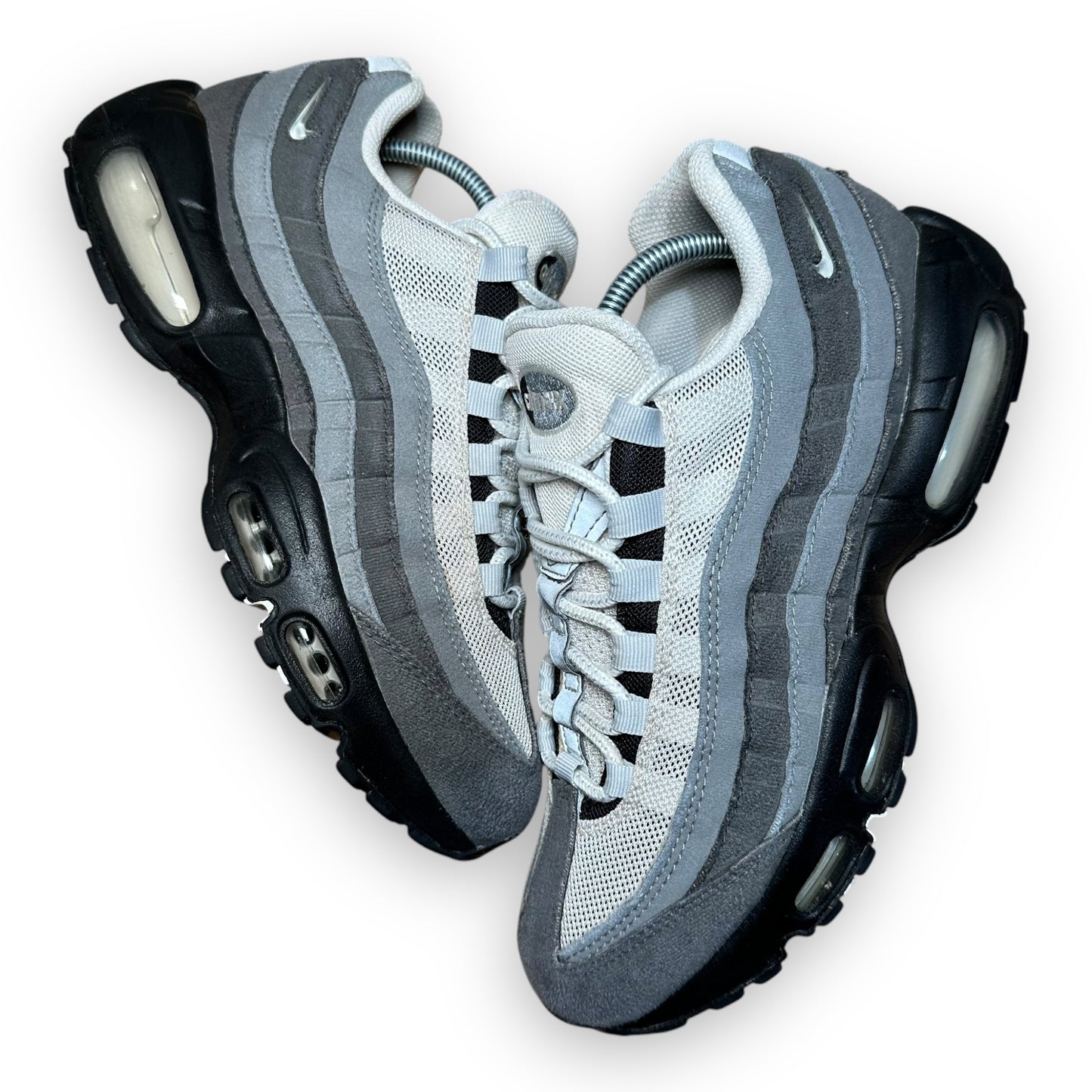 EU40 - US7 - UK6 • Air Max 95 Grey Jewel