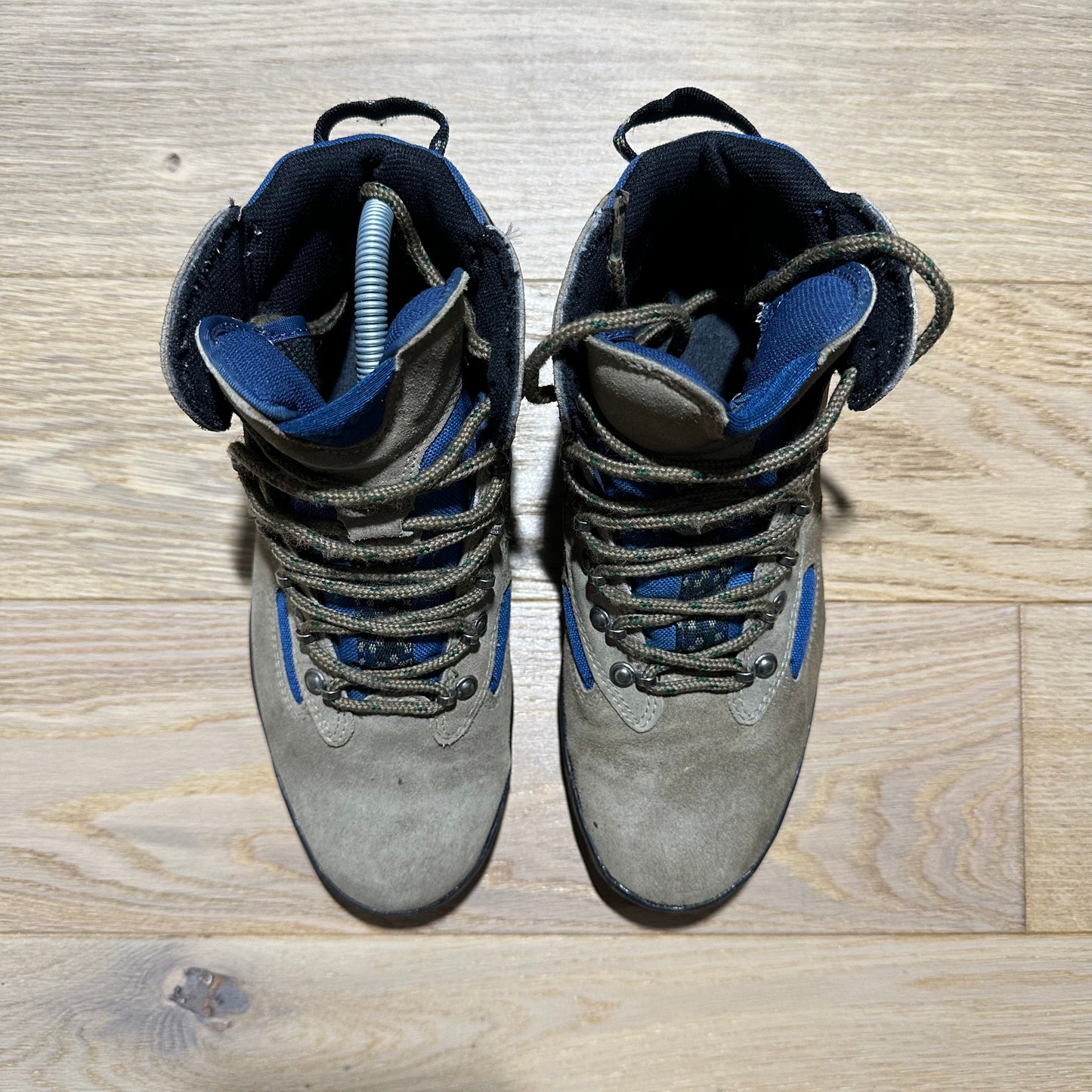 EU42.5 - US9 - UK8 • 90s Nike ACG Hiking Boots