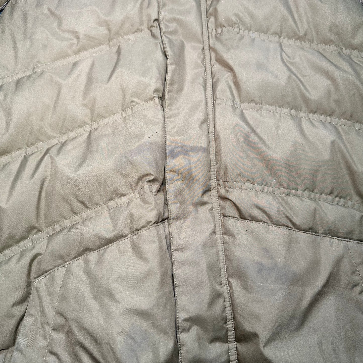 MUSTER einer Oakley Khaki Pufferjacke