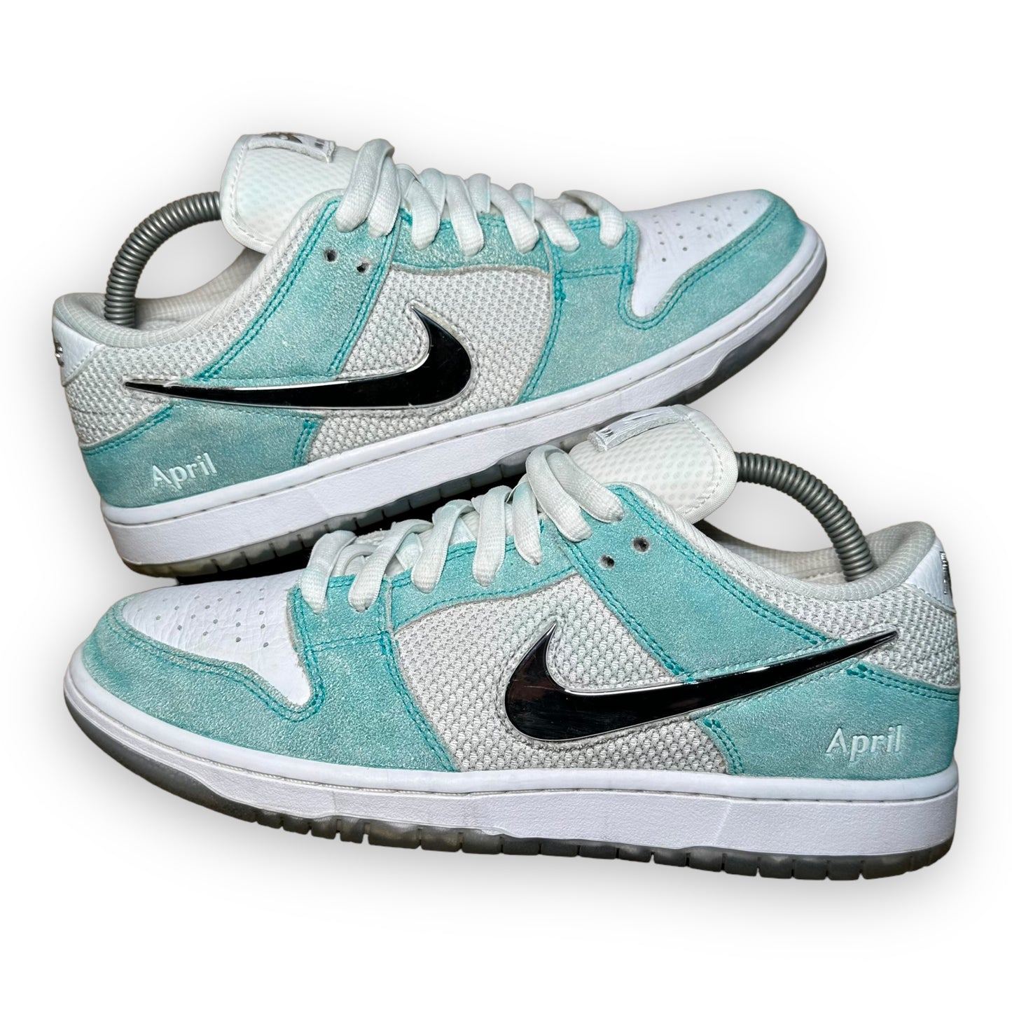 EU42.5 - US9 - UK8 • SB Dunk Low April Skateboards