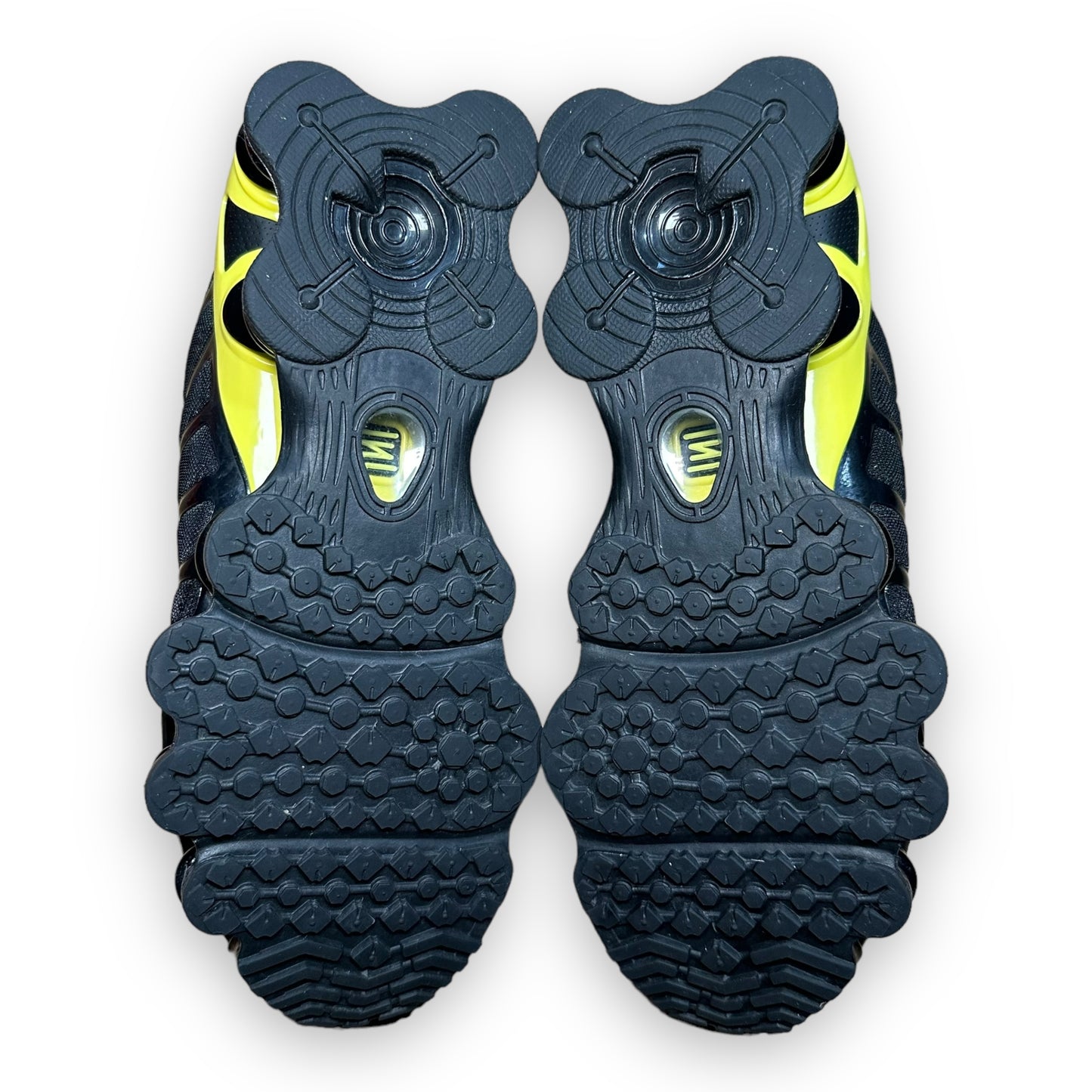 EU42 - US8.5 - UK7.5 • Shox TL Black Dynamic Yellow