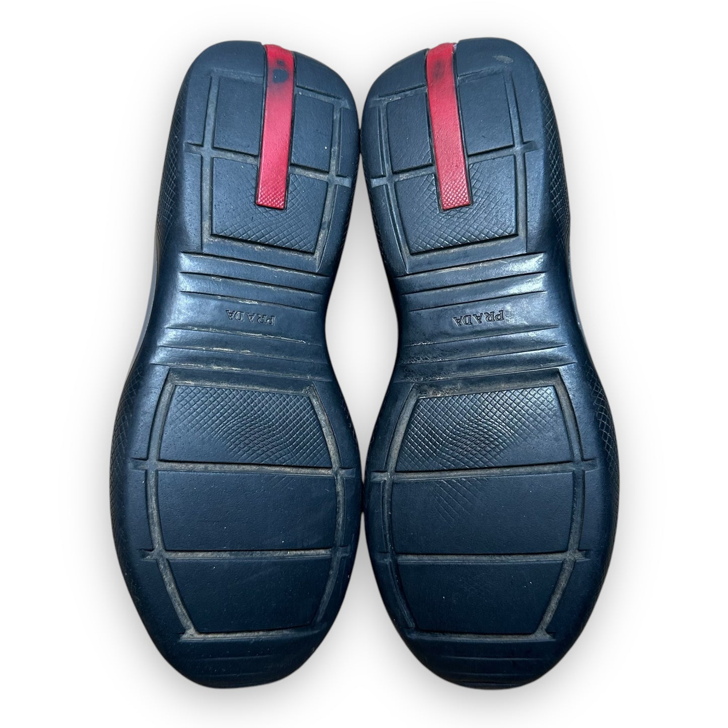 EU38.5 - US6 - UK5.5 • vintage Prada America’s Cup Red Patent Grey