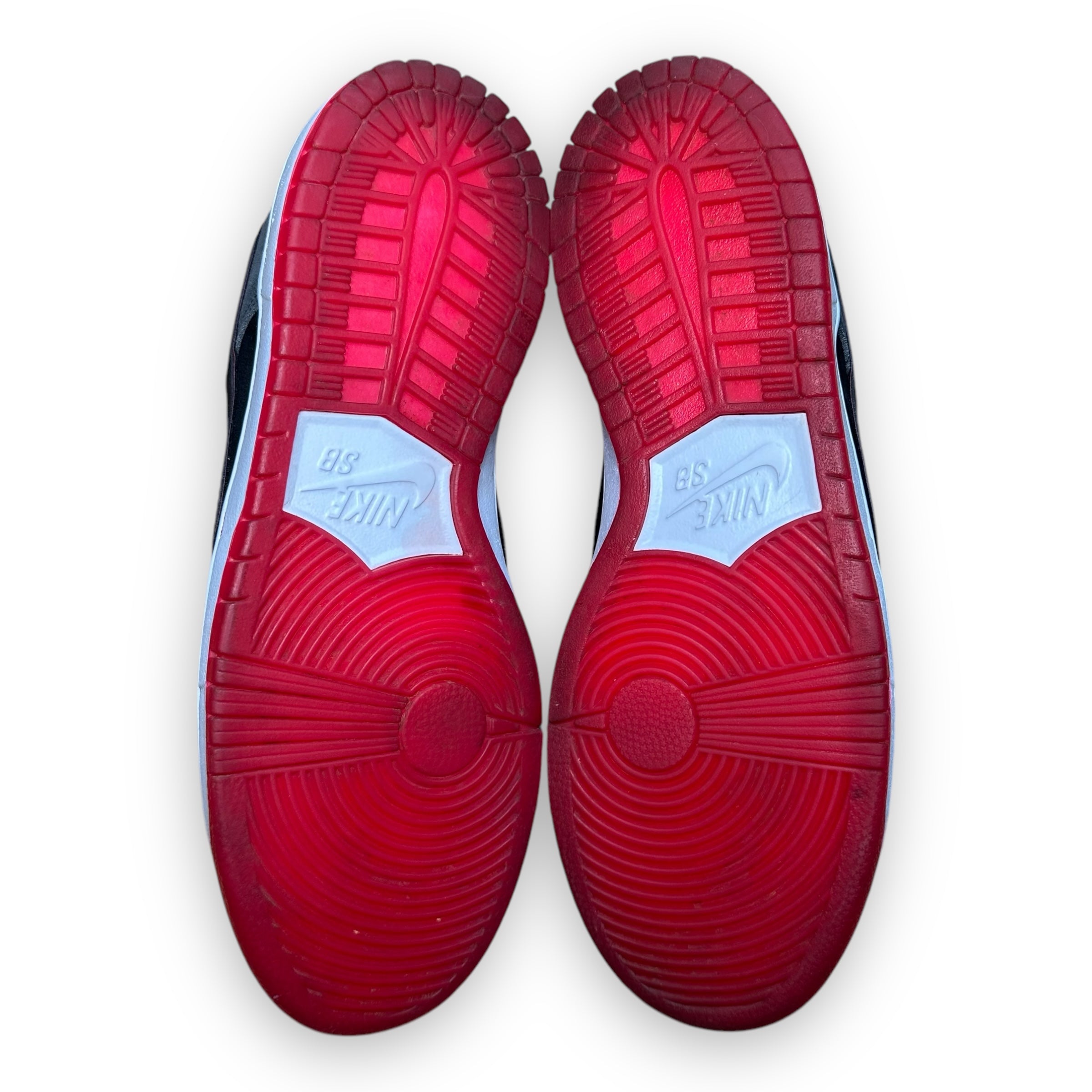 SB Dunk Low Ishod Wair Dark Grey Red