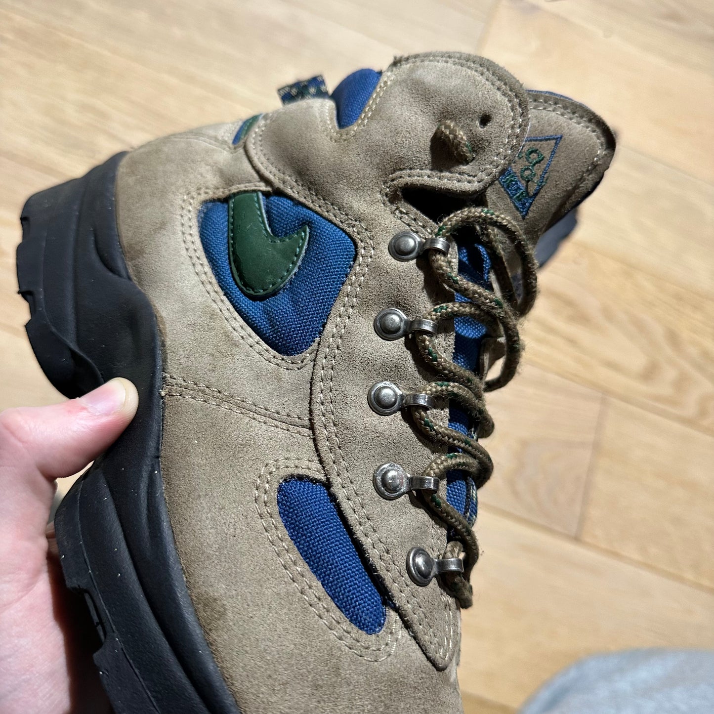 EU42.5 - US9 - UK8 • 90s Nike ACG Hiking Boots