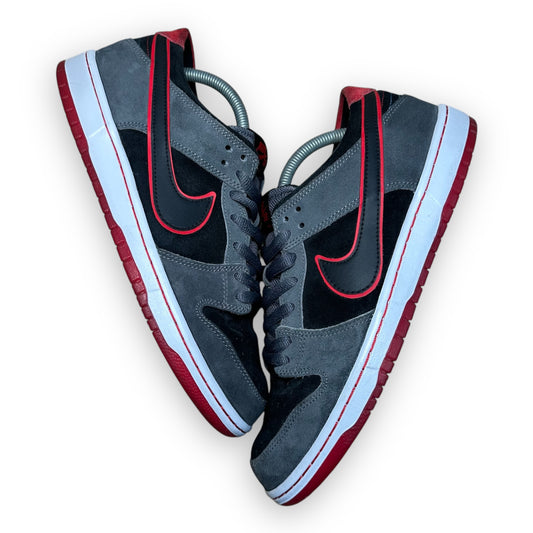 EU45 - US11 - UK10 • SB Dunk Low Ishod Wair Dark Grey Red