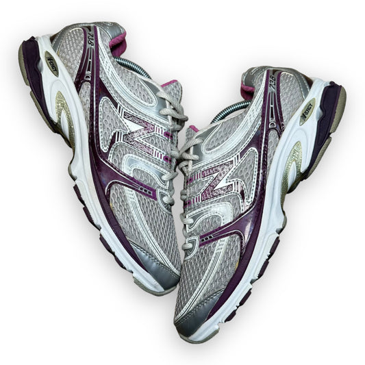 EU40 - US7 - UK6 • New Balance 738 vintage White Metallic Magenta