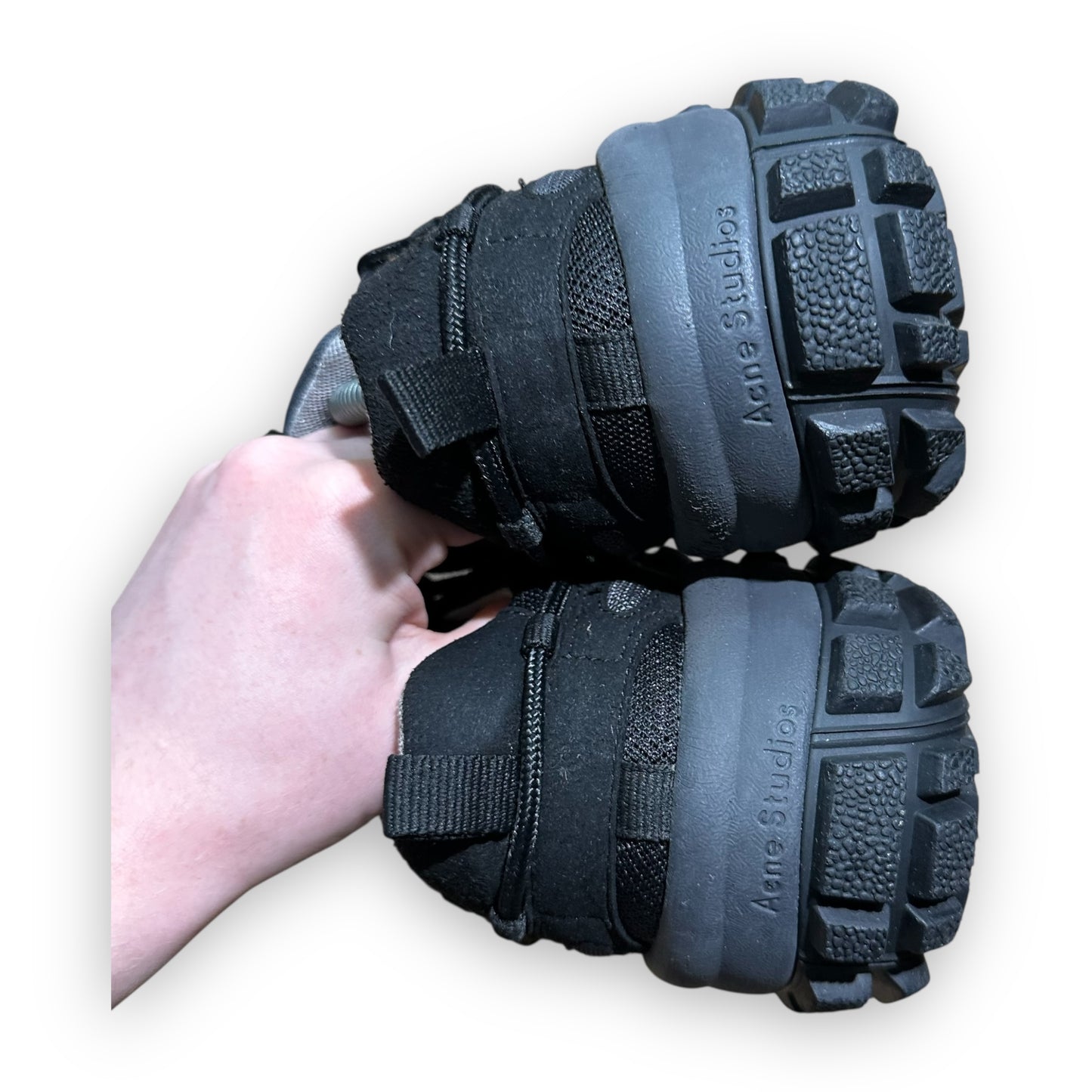 EU44 - US10 - UK9 • Acne Studios Bolzter Black