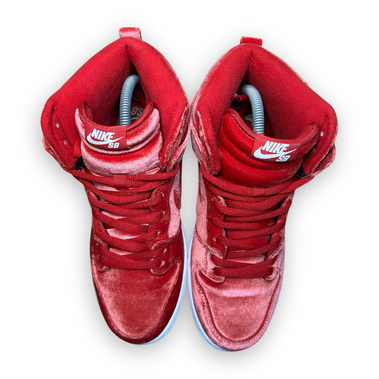 EU44 - US10 - UK9 • SB Dunk High Red Velvet