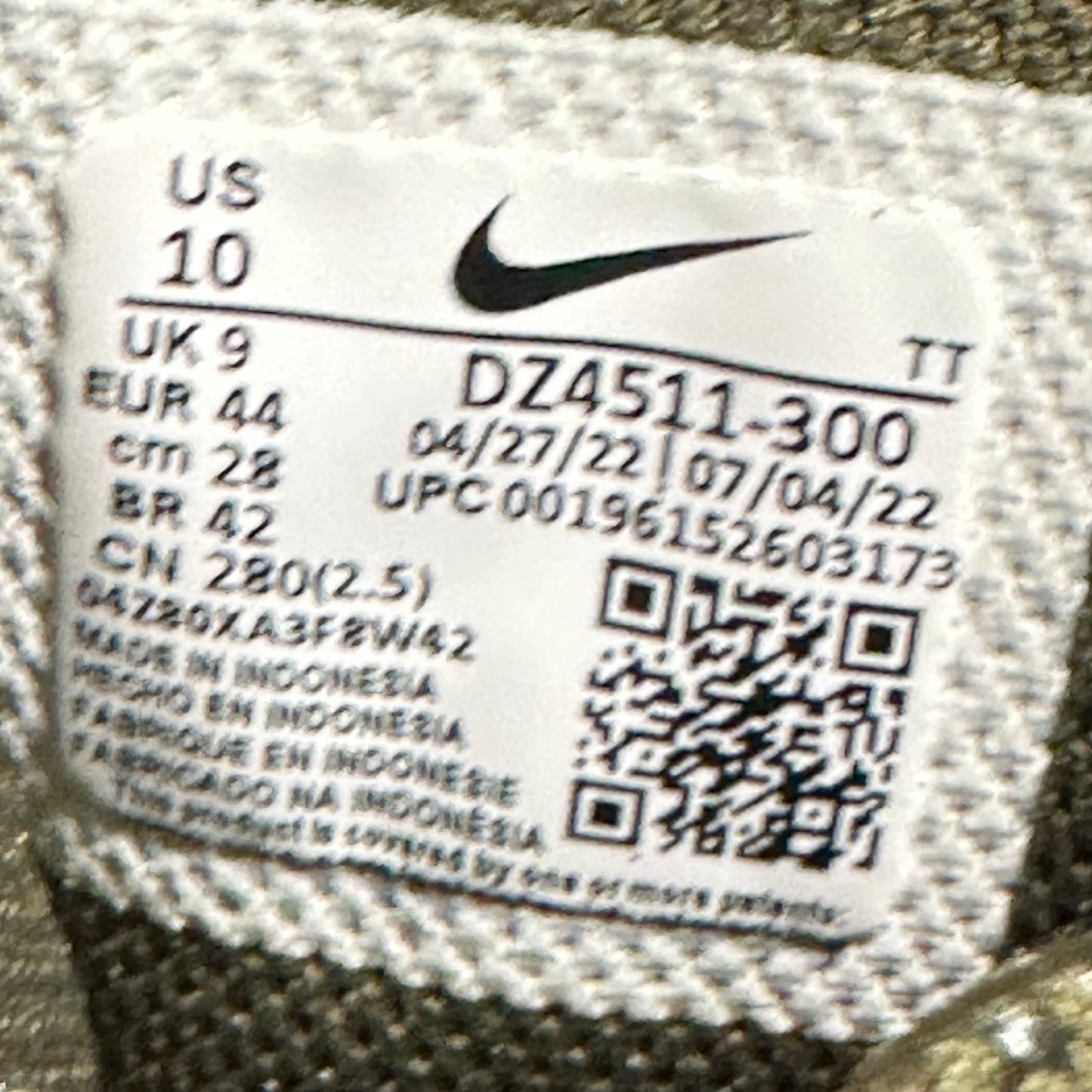 EU44 - US10 - UK9 • Air Max 95 Cargo Khaki Reflective