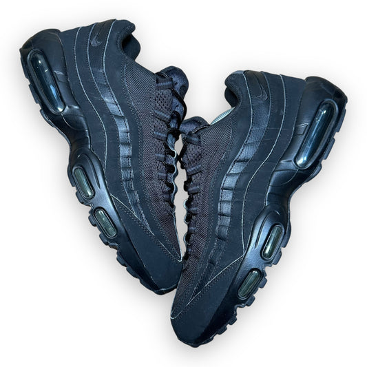 EU46 - US12 - UK11 • Air Max 95 Triple Black (2016)