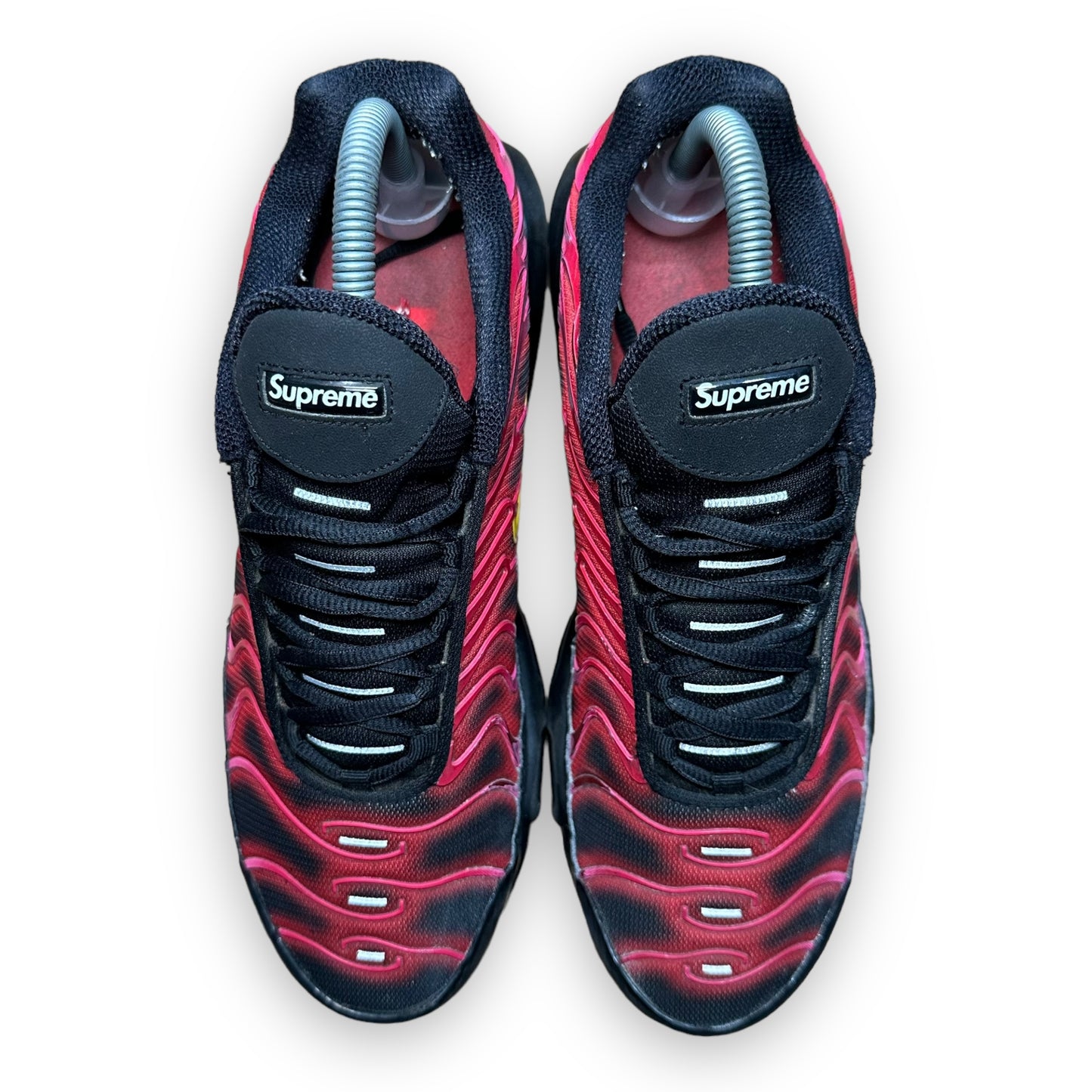 EU42 - US8.5 - UK7.5 • Air Max Plus Supreme Black