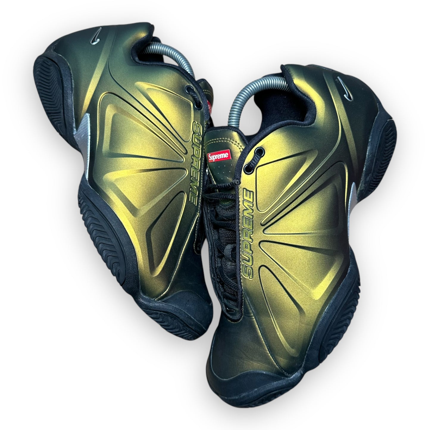 EU43 - US9.5 - UK8.5 • Air Zoom Courtposite Supreme Metallic Gold