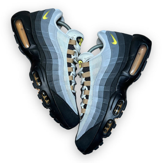 EU44.5 - US10.5 - UK9.5 • Air Max 95 Icons Yellow Strike