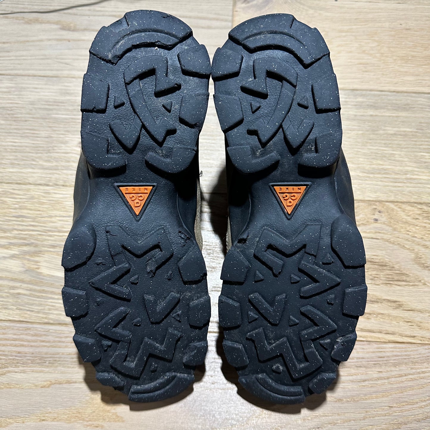 EU42.5 - US9 - UK8 • 90s Nike ACG Hiking Boots