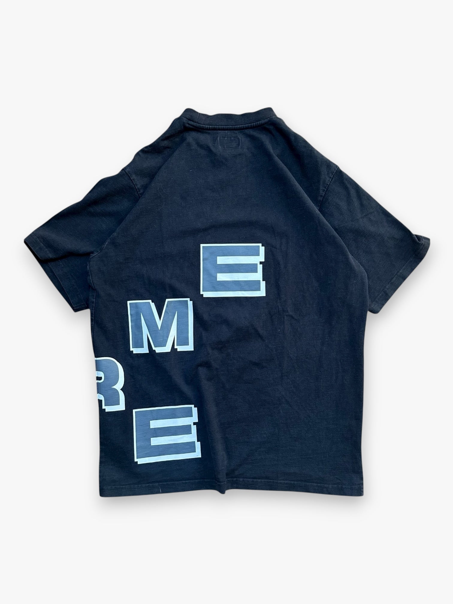 Tee Supreme Stagger Black FW18