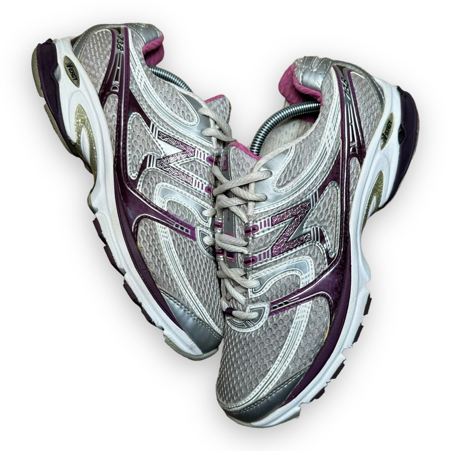 EU40 - US7 - UK6 • New Balance 738 vintage White Metallic Magenta