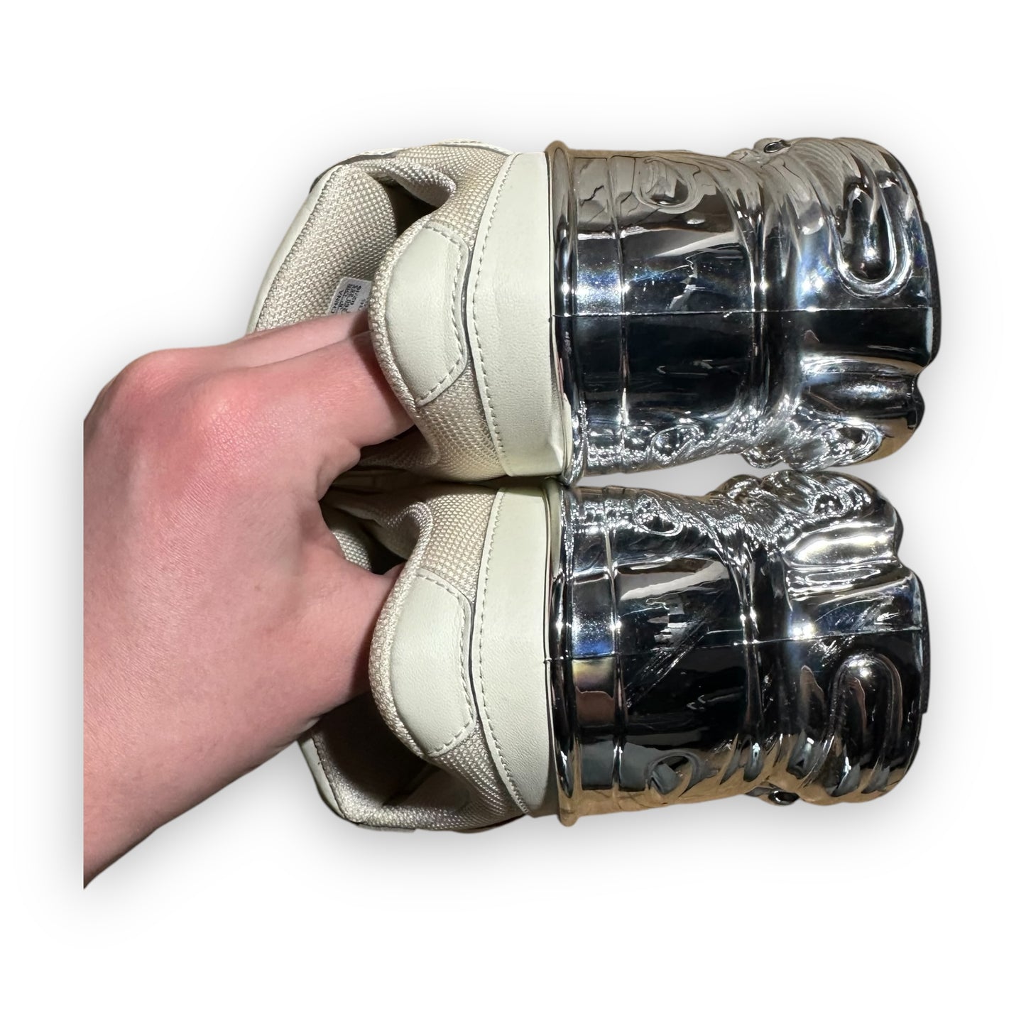 EU41 - US8 - UK7 • Ozweego Raf Simons Cream White Silver Metallic