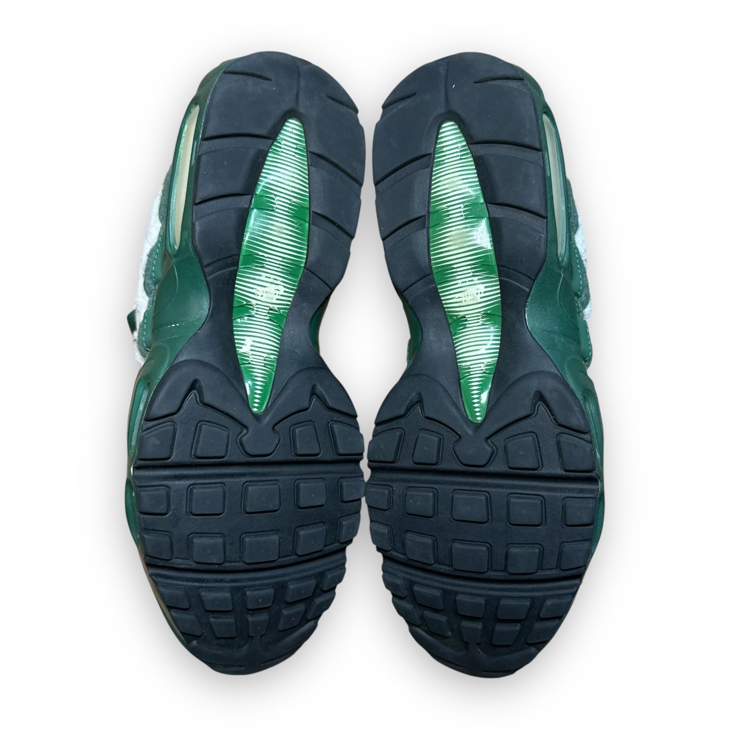 EU44 - US10 - UK9 • Air Max 95 Fir