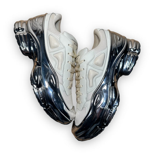 EU41 - US8 - UK7 • Ozweego Raf Simons Cream White Silver Metallic