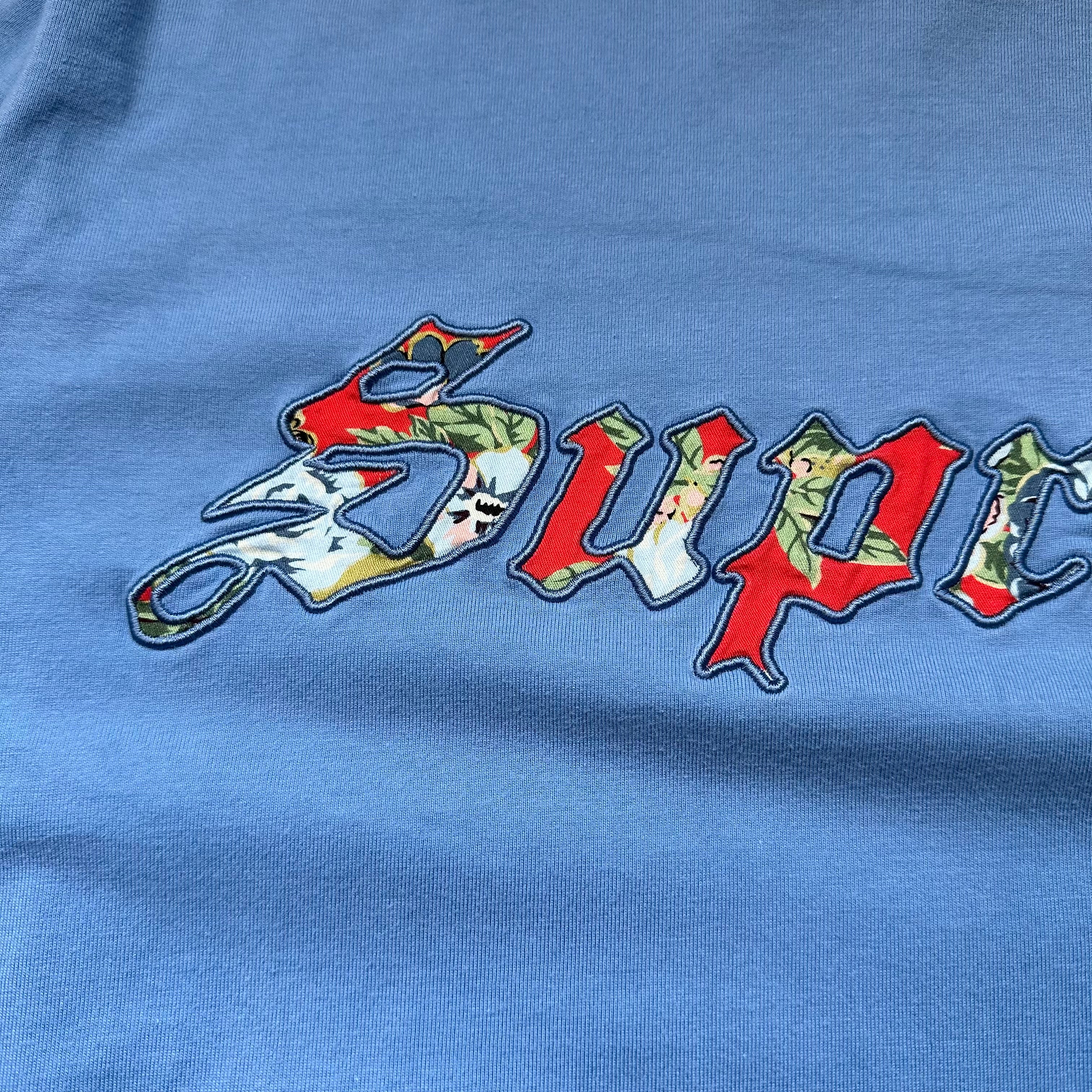 Tee Supreme Floral Aplique Light Blue SS21