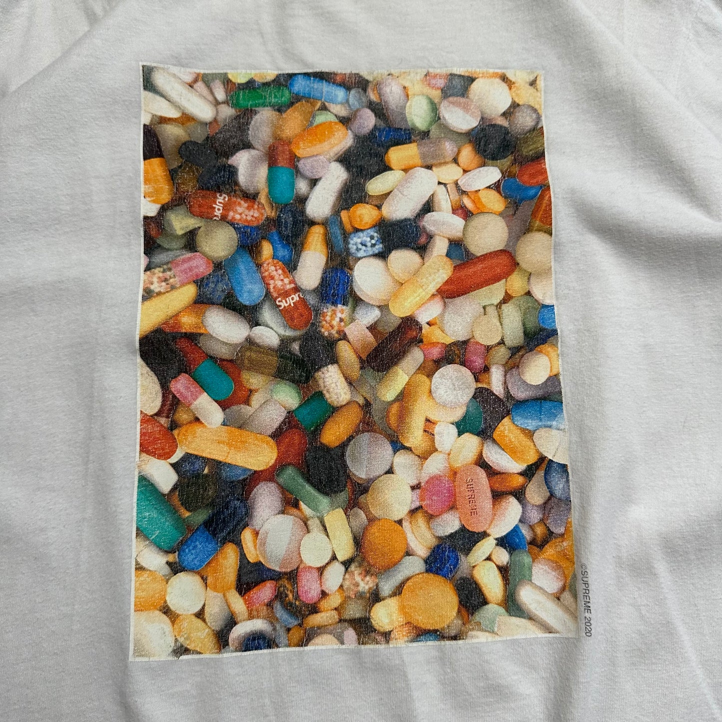 Tee Supreme Pills White FW20 (M)