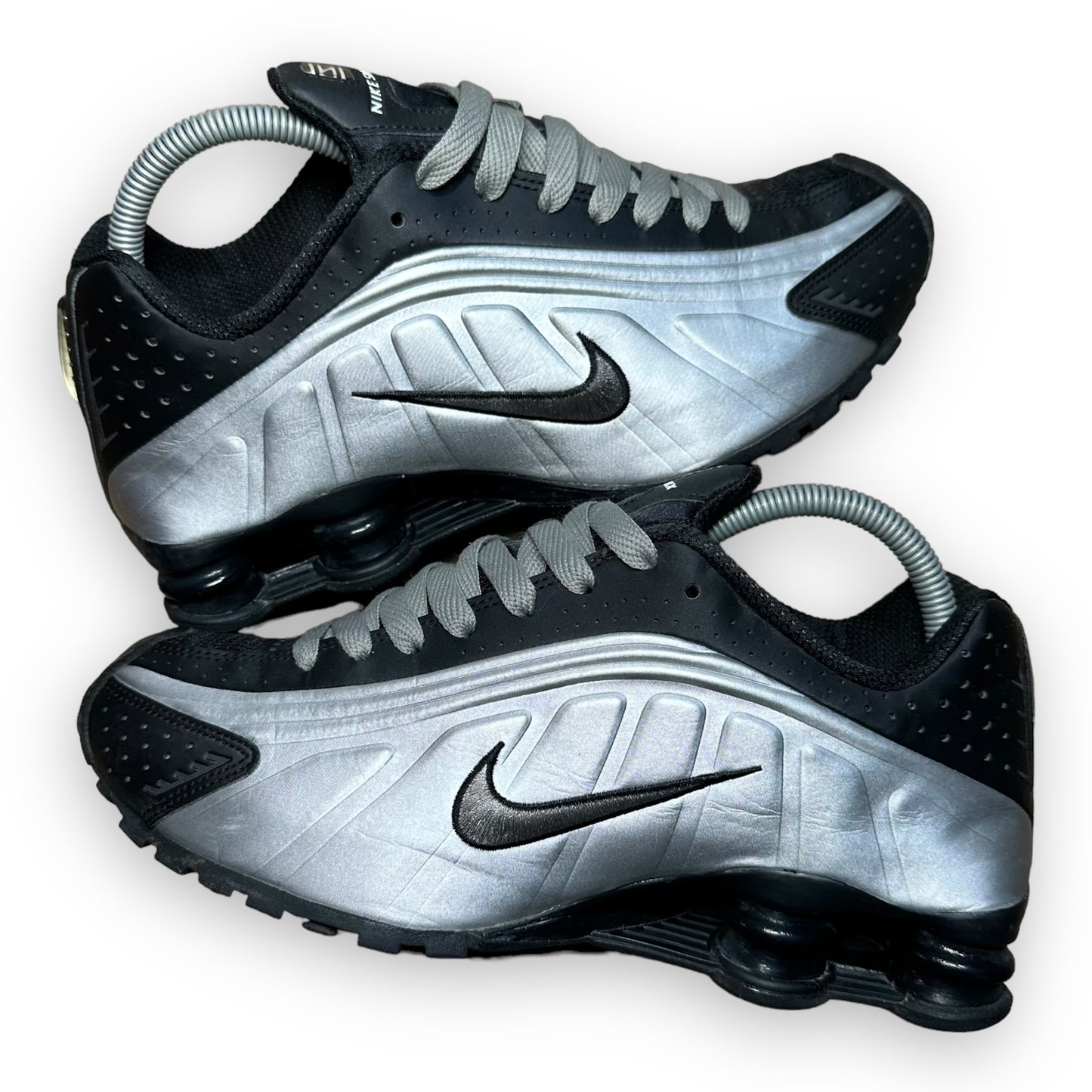 EU42 - US8.5 - UK7.5 • Shox R4 Black Metallic Silver