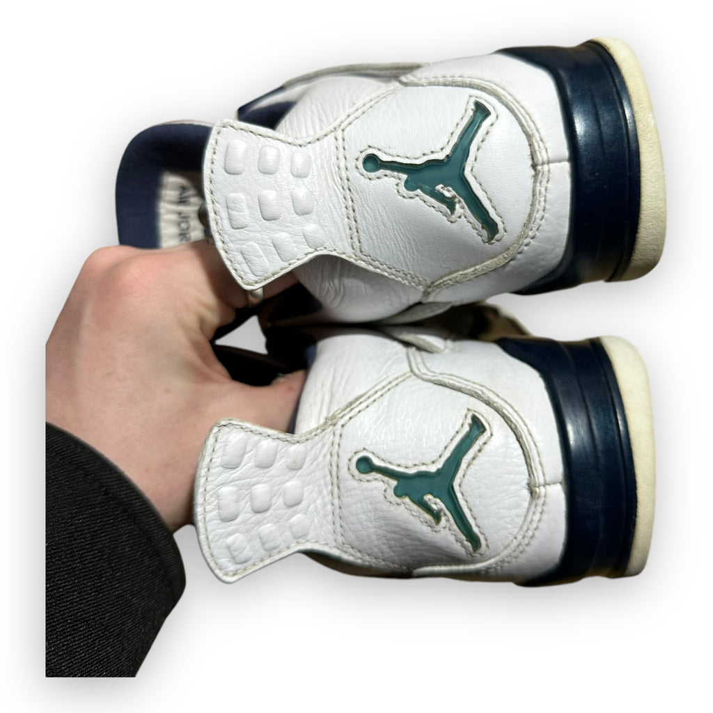 Jordan 4 Retro Columbia
