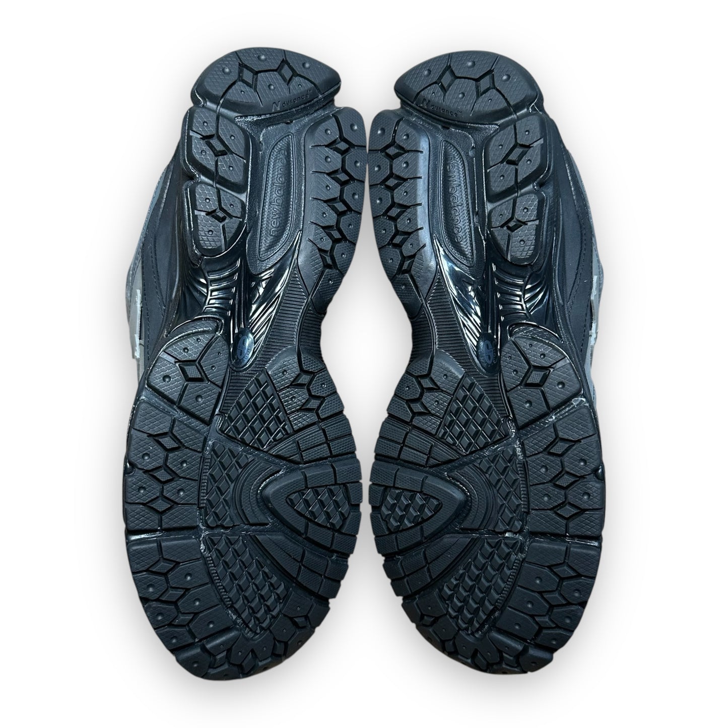 EU41 - US8 - UK7 • New Balance 2002R The Basement Dark Slate (Friends & Family)