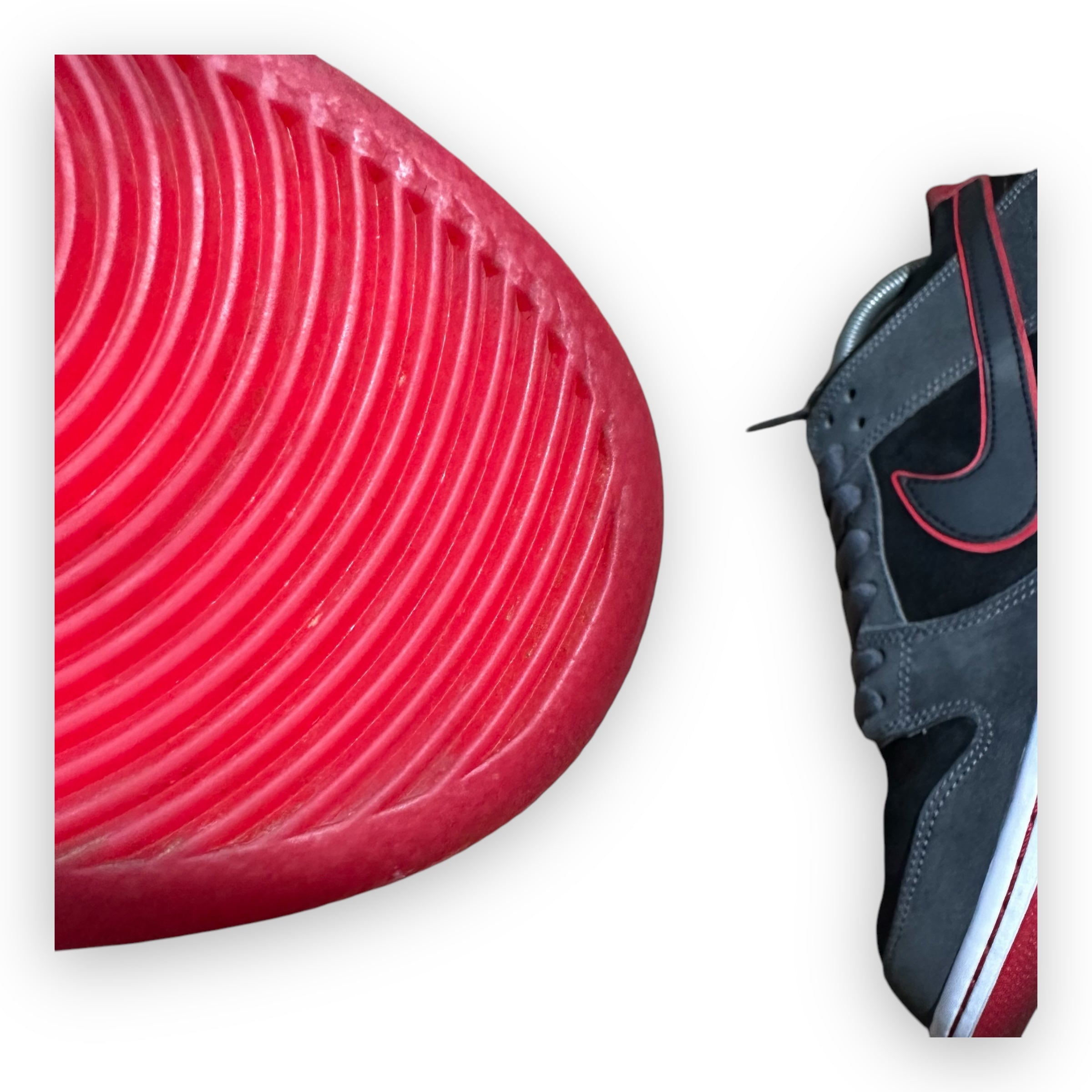 SB Dunk Low Ishod Wair Dark Grey Red