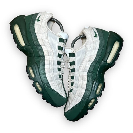 EU44 - US10 - UK9 • Air Max 95 Fir
