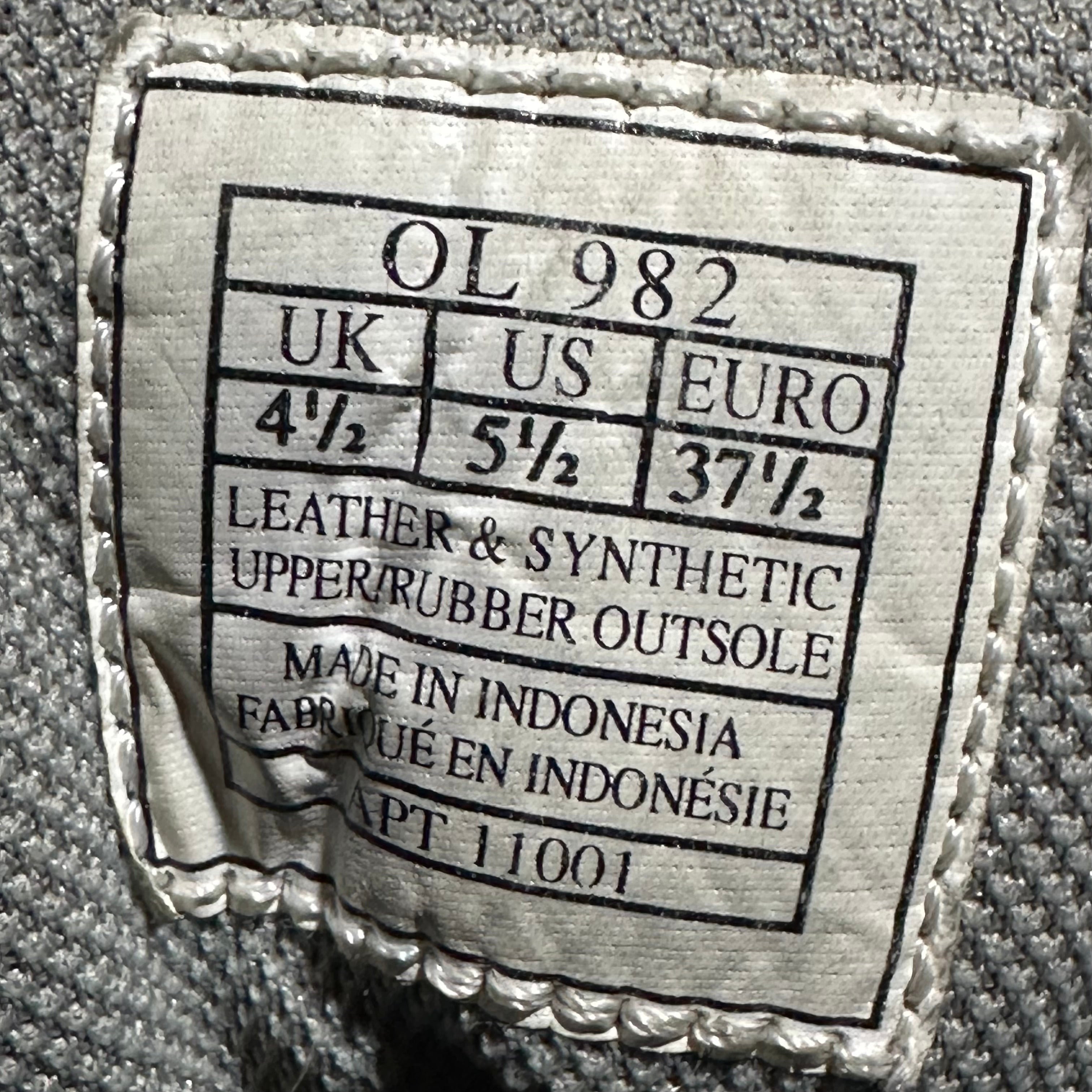 Asics Hiking Boots White Navy vintage