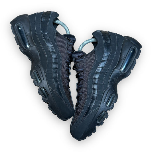 EU42.5 - US9 - UK8 • Air Max 95 Triple Black