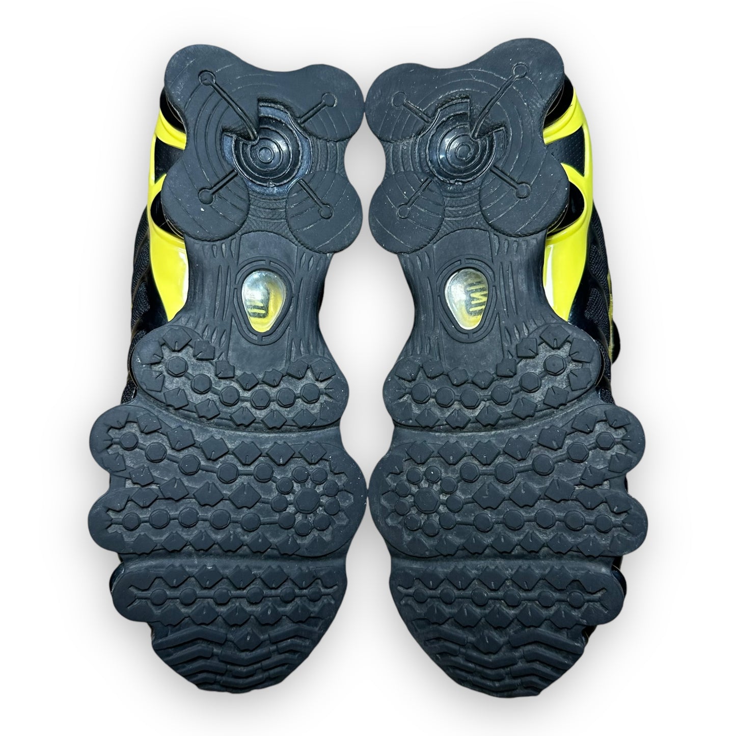 EU39 - US6.5 - UK6 • Shox TL Black Dynamic Yellow