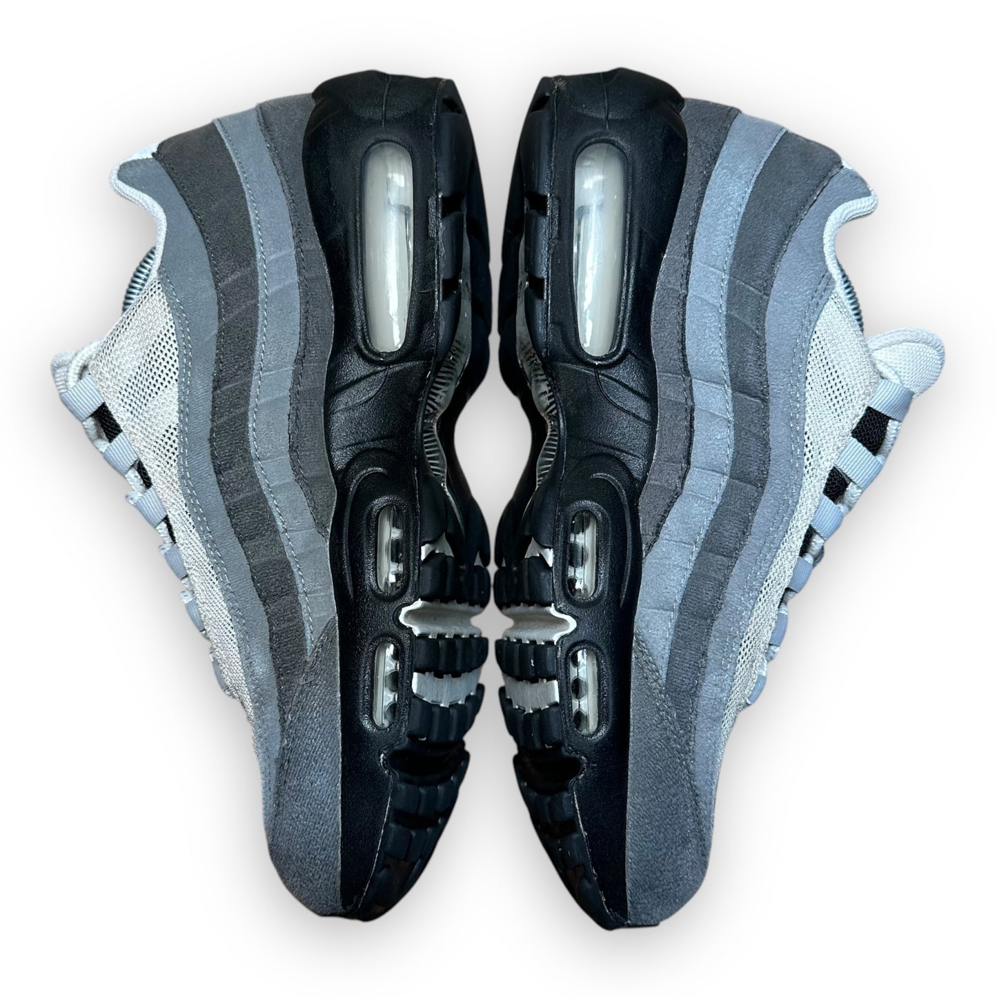 EU40 - US7 - UK6 • Air Max 95 Grey Jewel