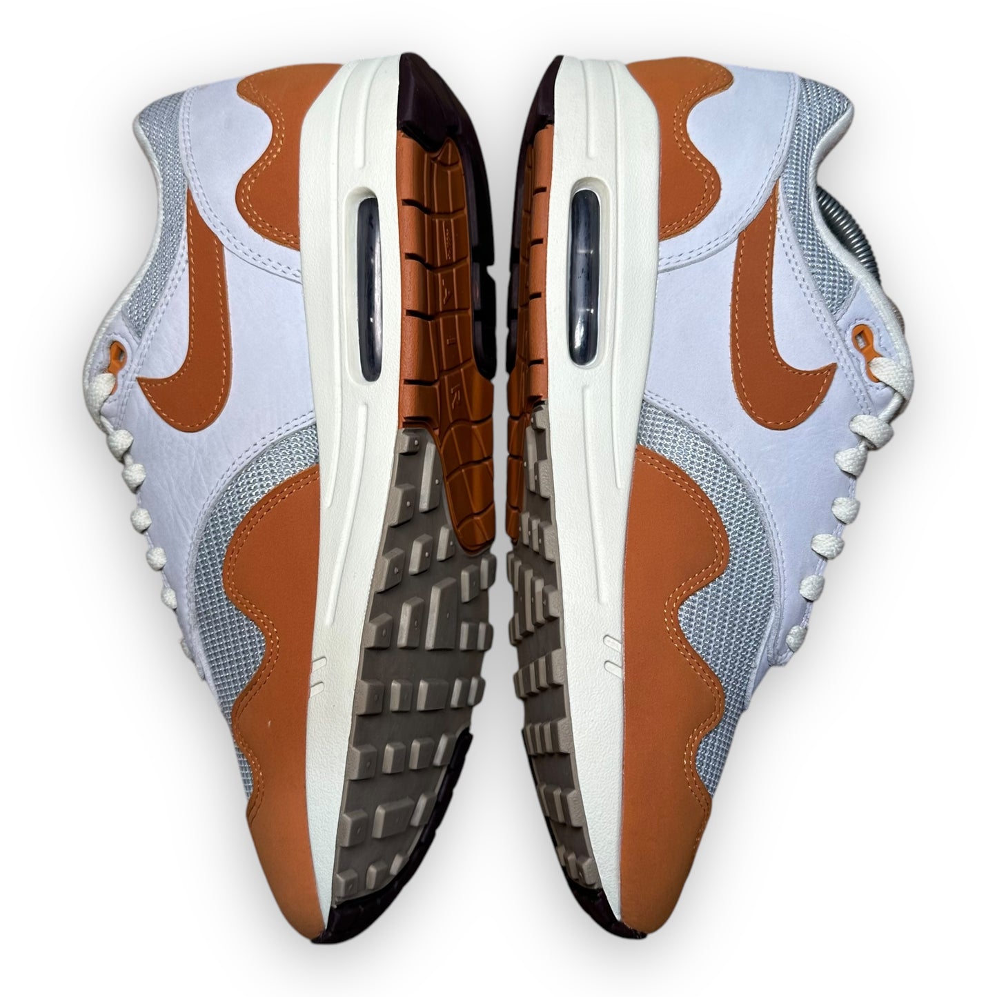 EU44 - US10 - UK9 • Air Max 1 Patta Waves Monarch