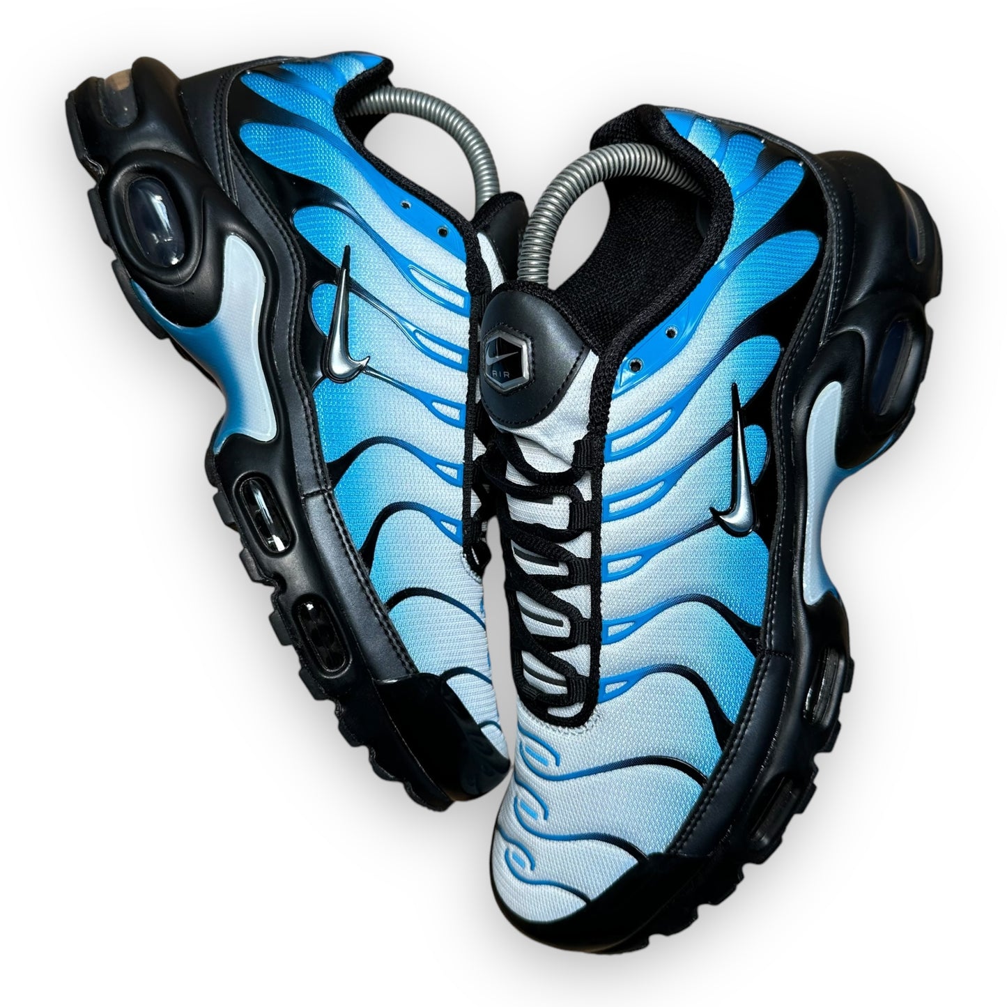 EU42 - US8.5 - UK7.5 • Air Max Plus Gradient Blue