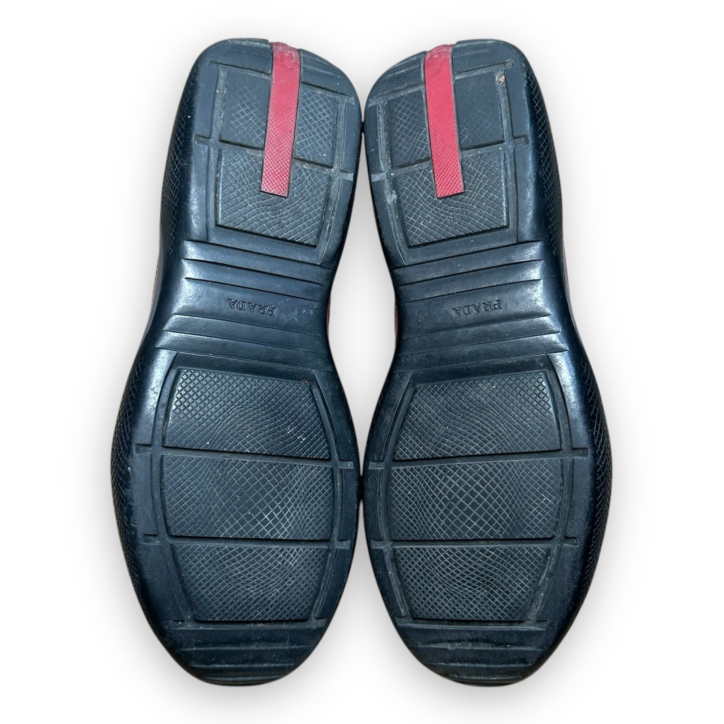 EU39 - US6.5 - UK6 • vintage Prada America’s Cup Red Black Patent