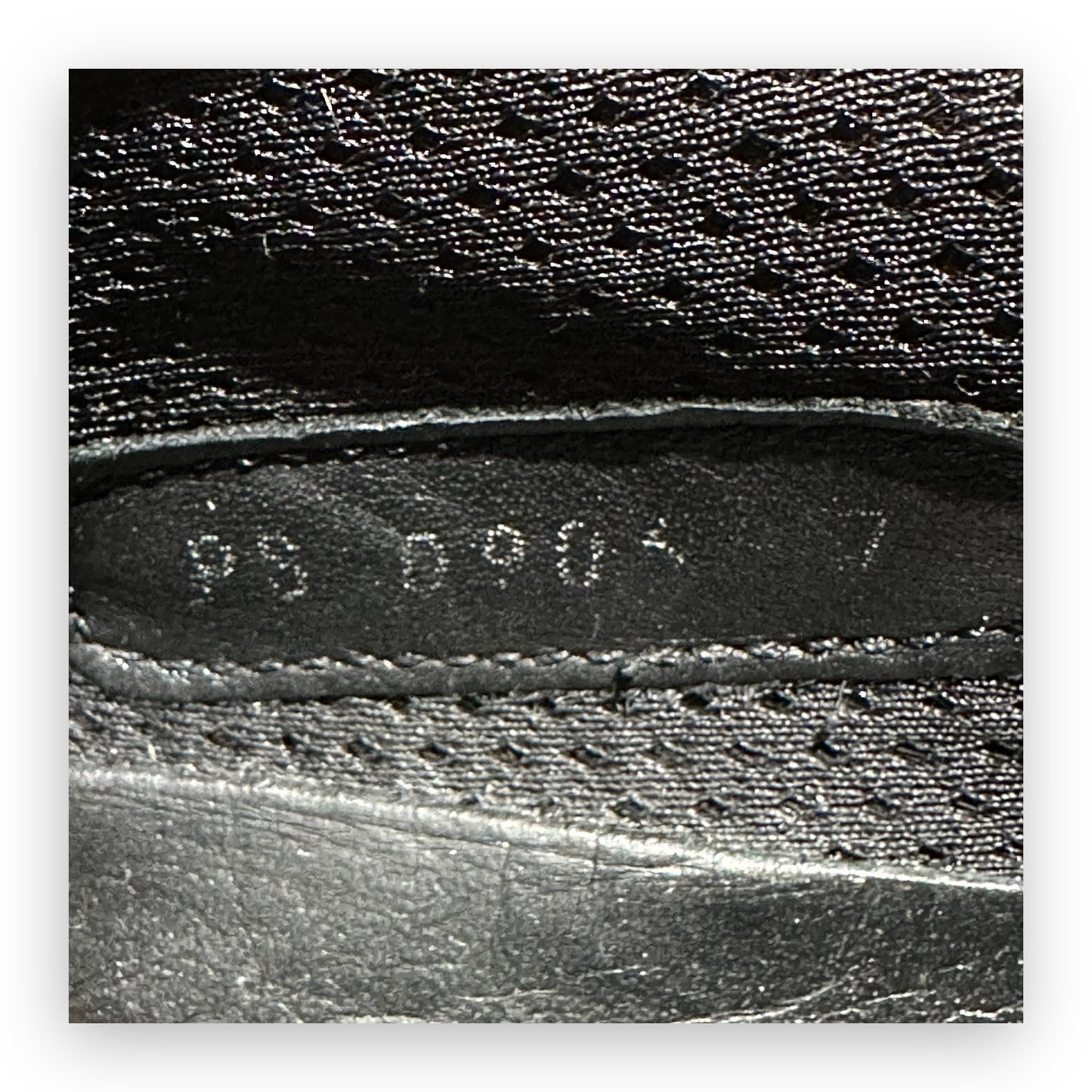 EU41 - US8 - UK7 • Prada America’s Cup Patent Black vintage