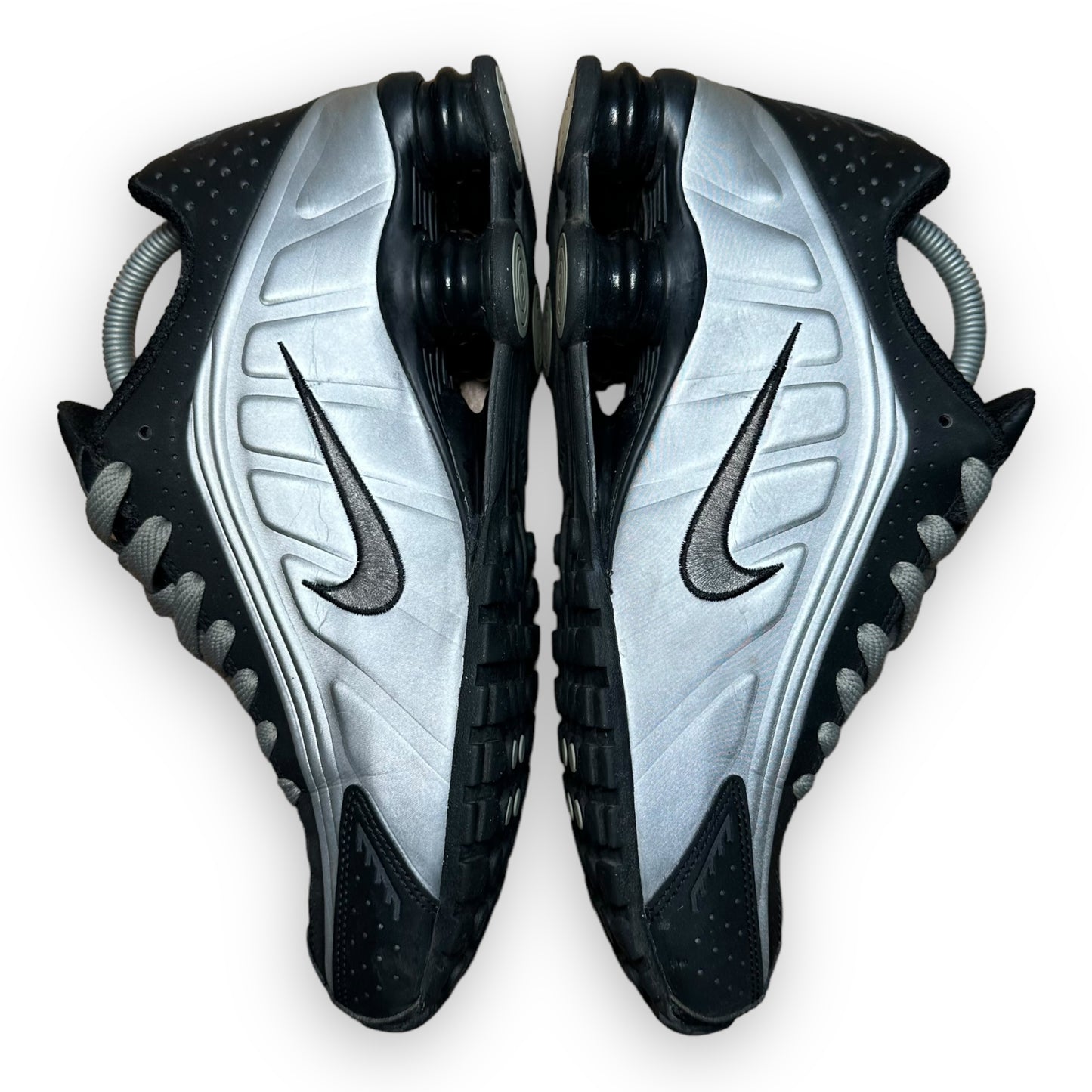 EU42 - US8.5 - UK7.5 • Shox R4 Black Metallic Silver