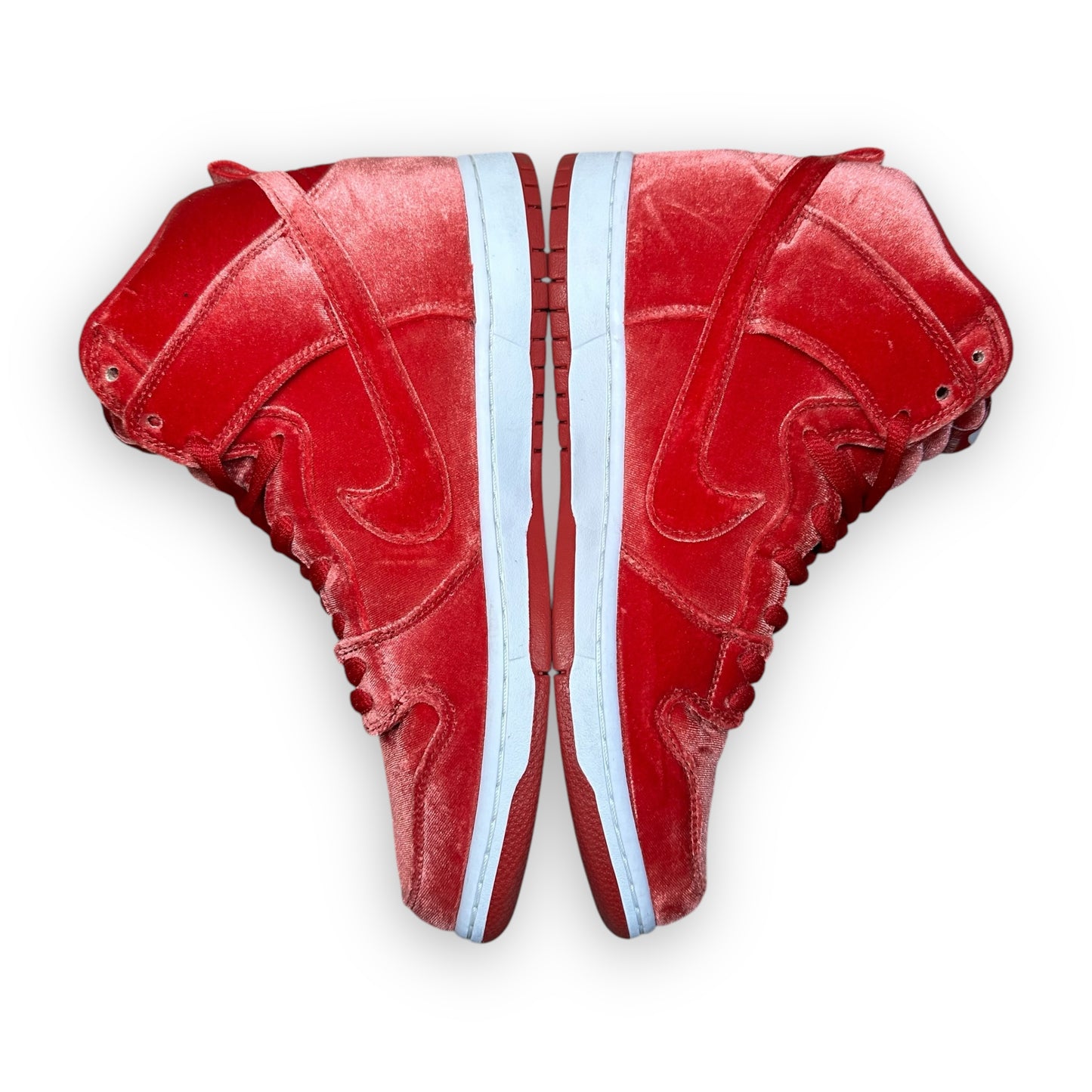 EU44 - US10 - UK9 • SB Dunk High Red Velvet