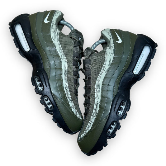 EU44 - US10 - UK9 • Air Max 95 Cargo Khaki Reflective